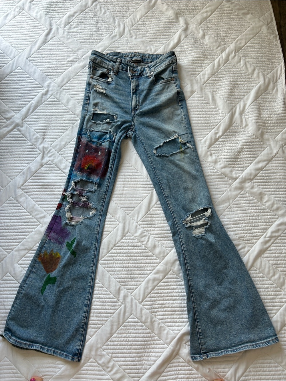 American Eagle Outfitters Light Blue Distressed women’s Jeans artsy streetwear